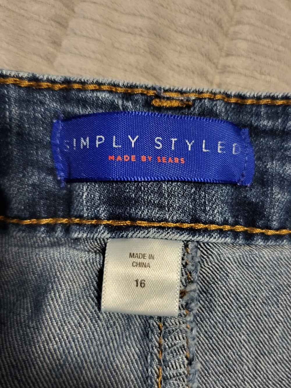 Simply Styled Bermuda Shorts - Picture 6 of 8